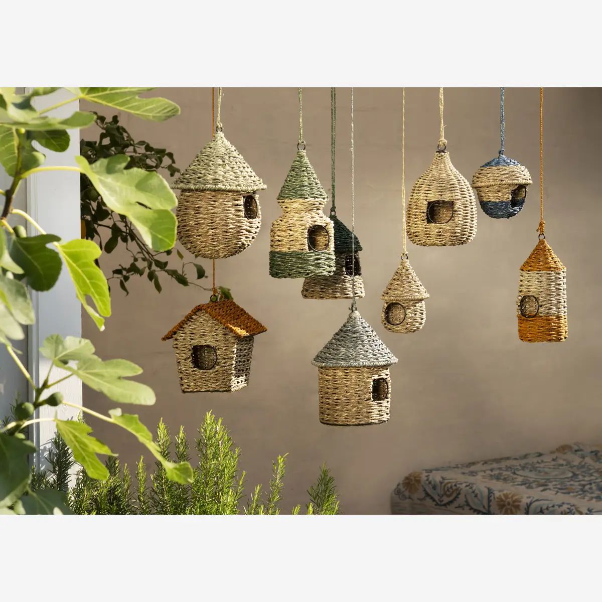 Madam stoltz hanging bird house dark green