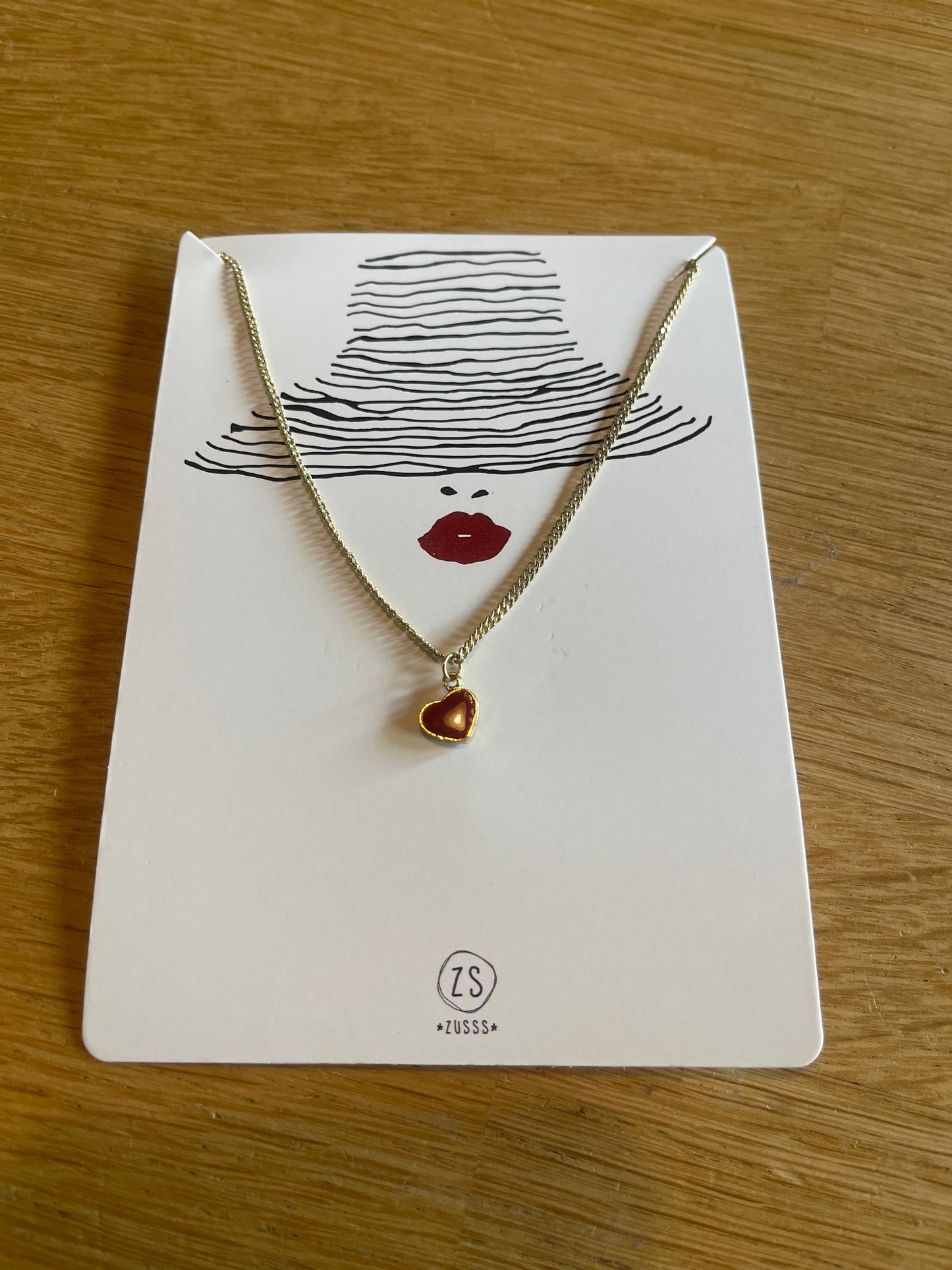 Zusss ketting met rood hartje classy red / gold
