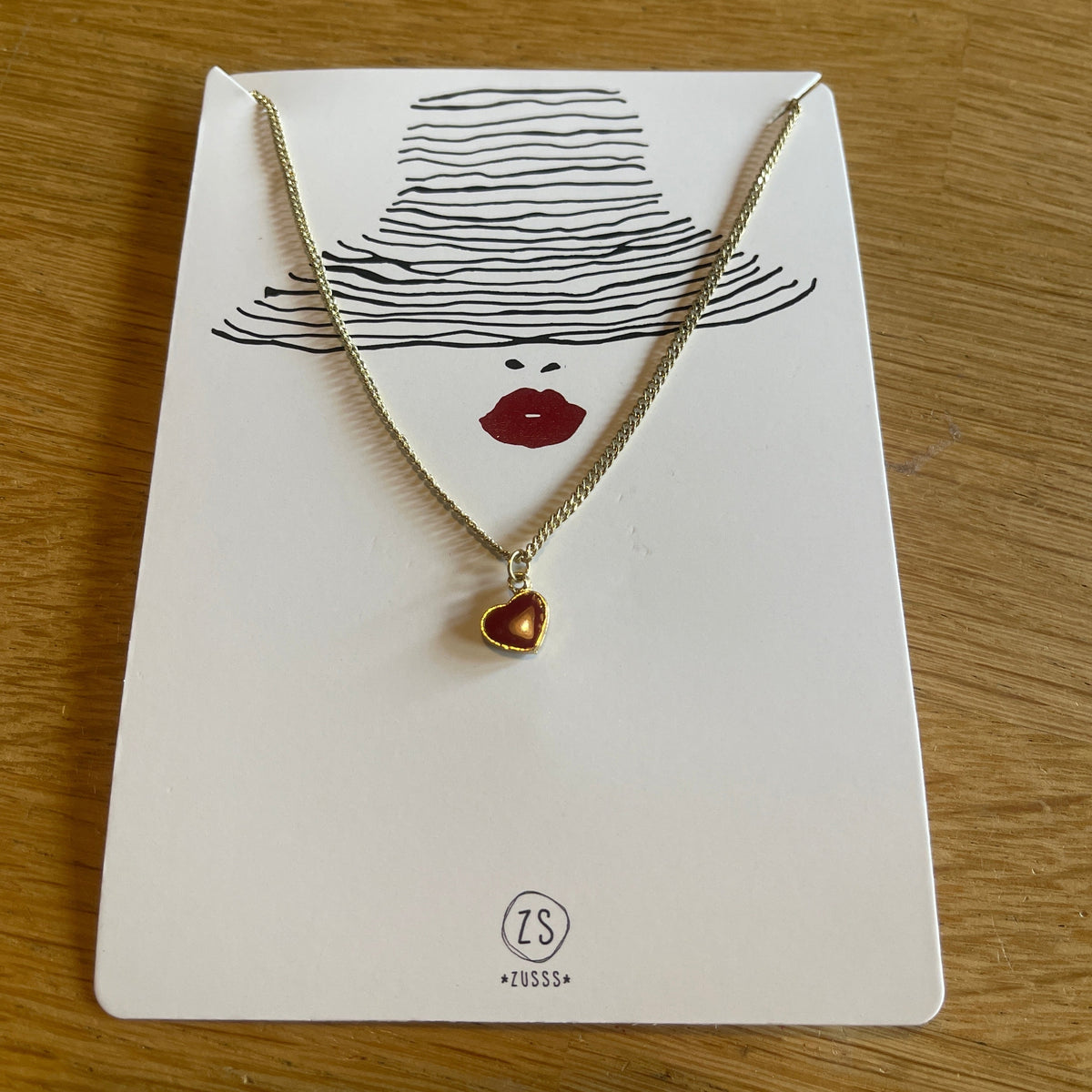 Zusss ketting met rood hartje classy red / gold