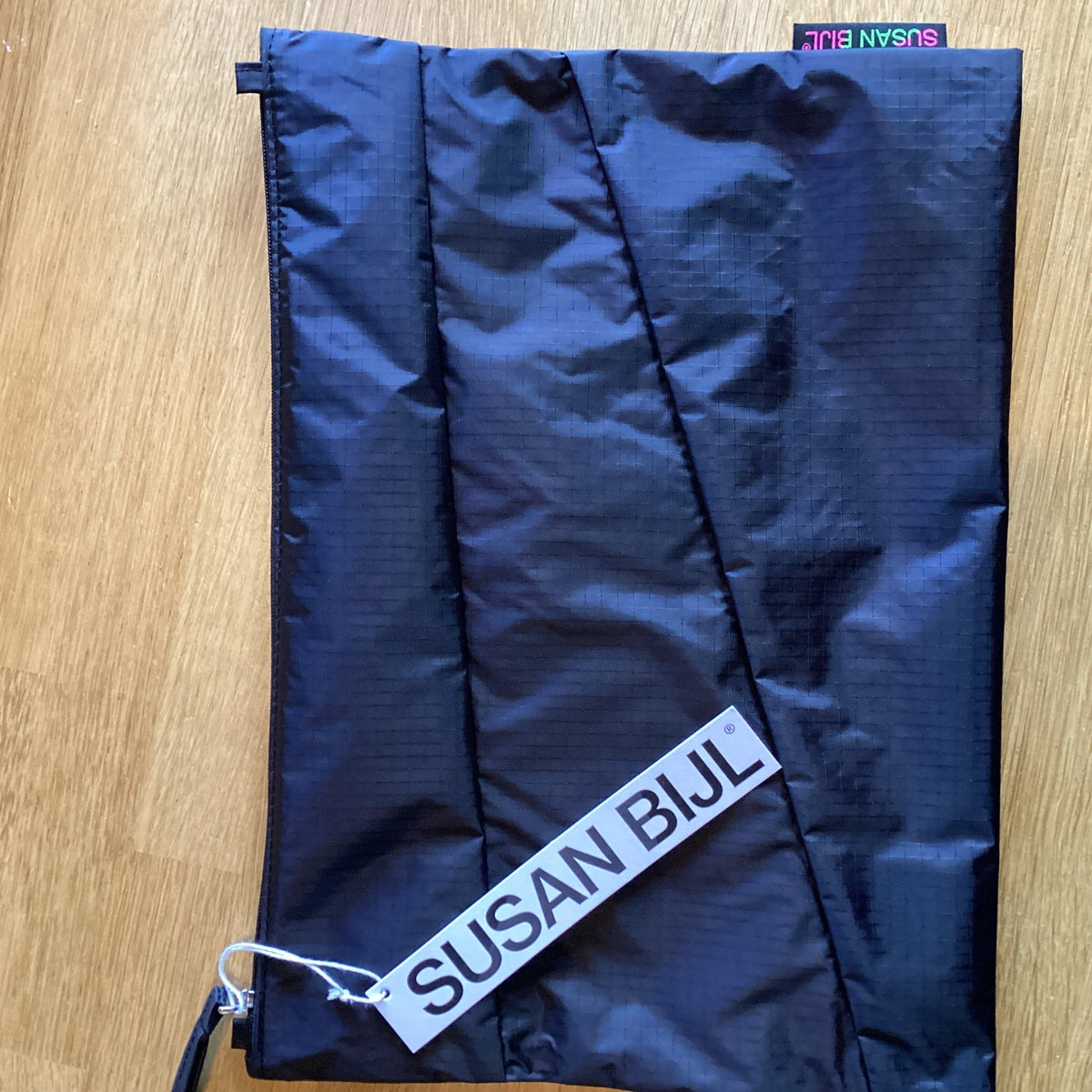 Susan Bijl the new pouch black & black L