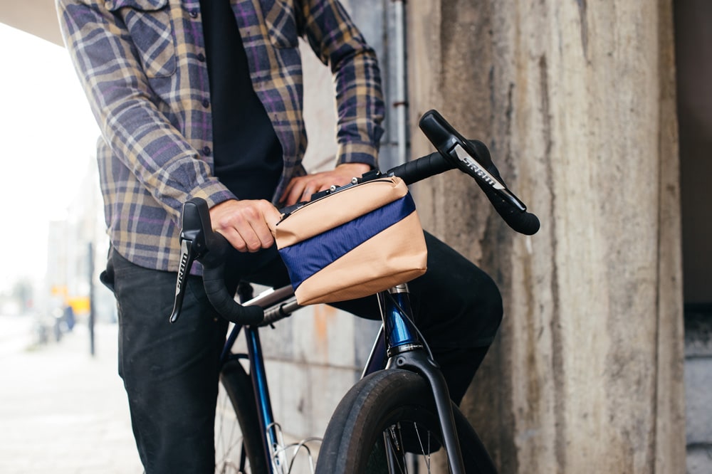 The new bum bag camel & navy Small