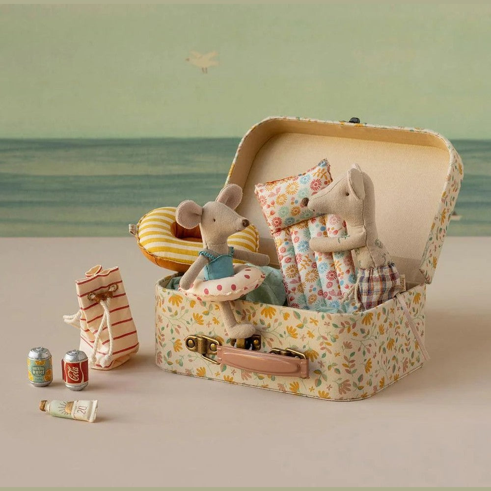 Maileg beach mouse with air mattress dad flower