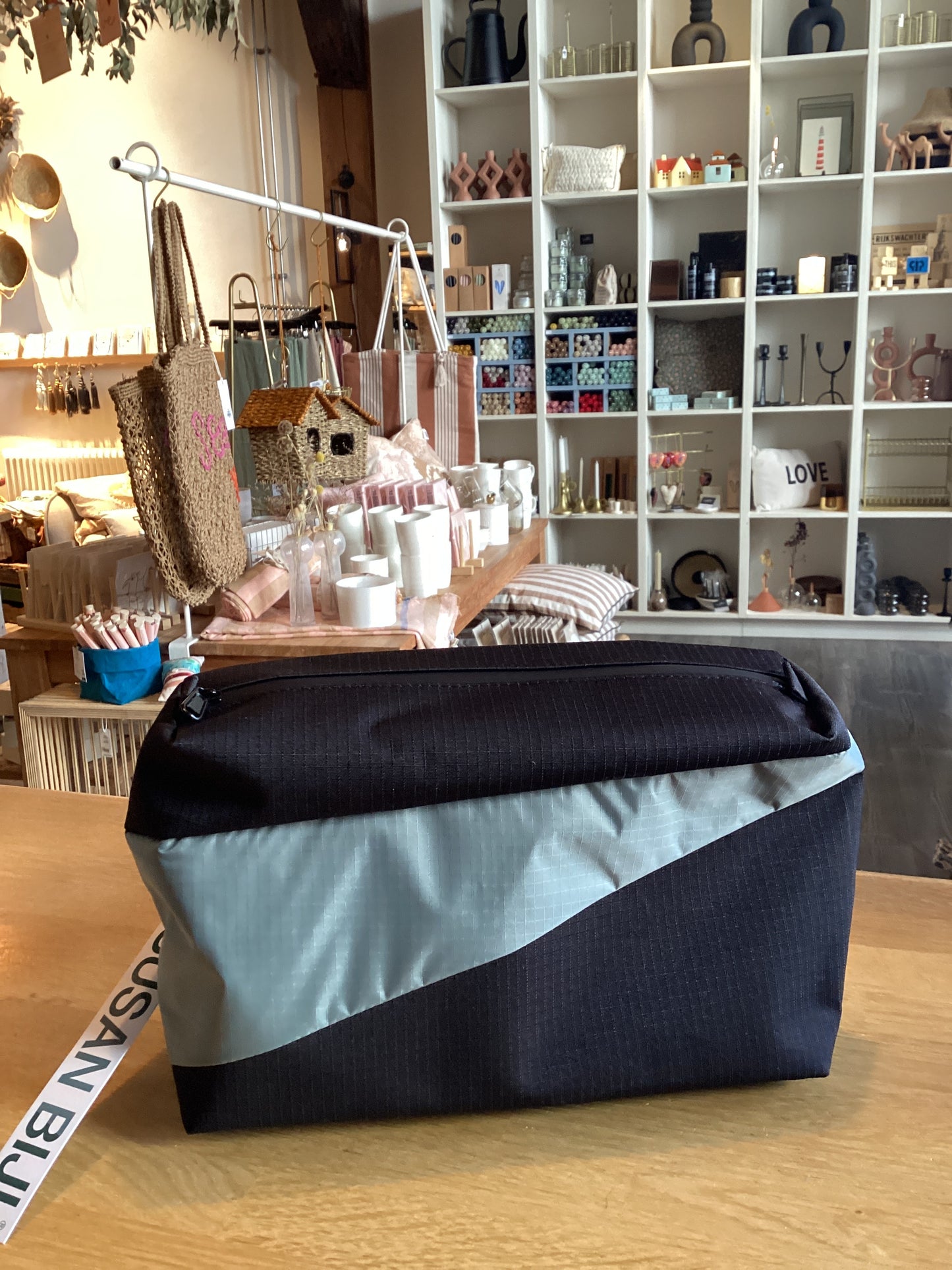 Susan Bijl the new bum bag Black & grey M