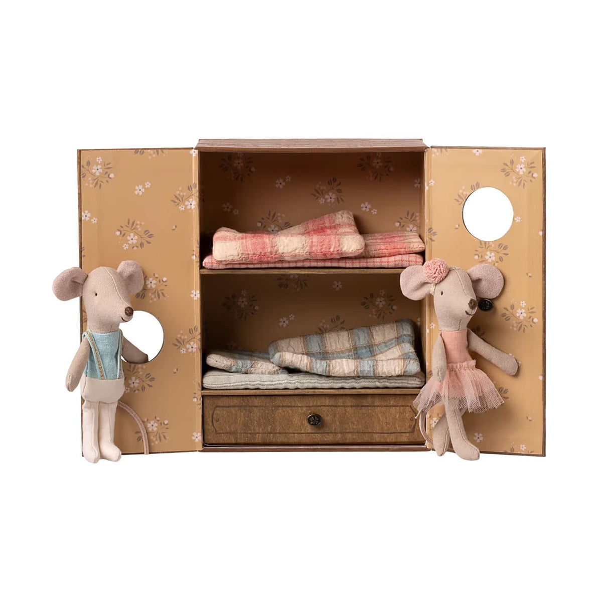 Maileg Ballet mice in dance studio with little sister and brother