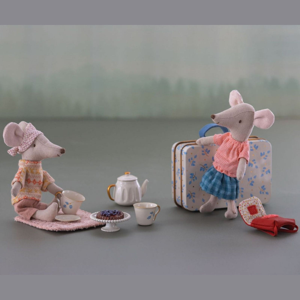Maileg afternoon treat mouse, blue Madelaine