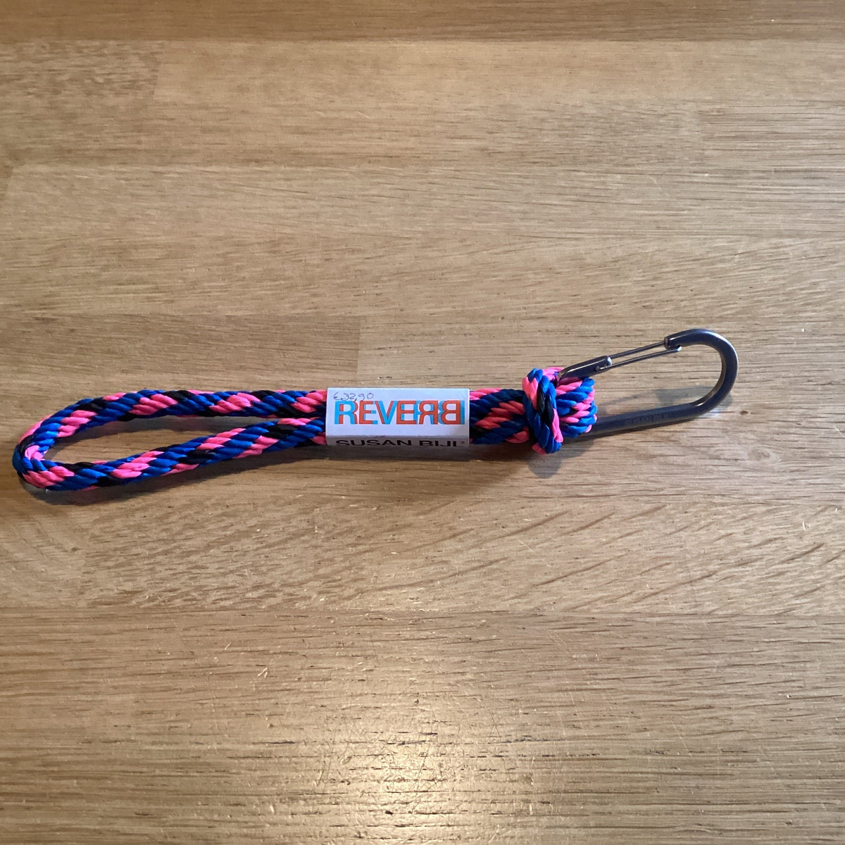Susan bijl The New Kumihimo Keychain Blueback & Fluo Pink