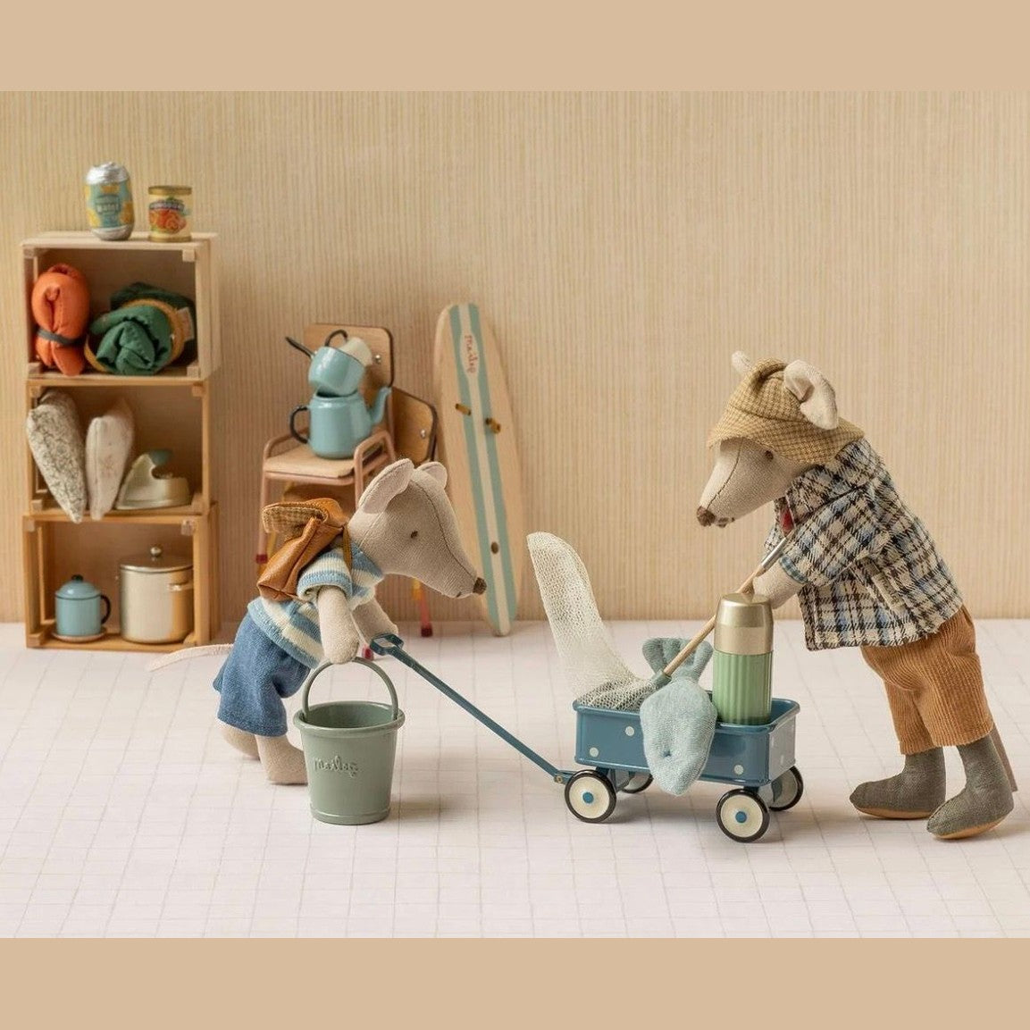 Maileg wagon mouse blue
