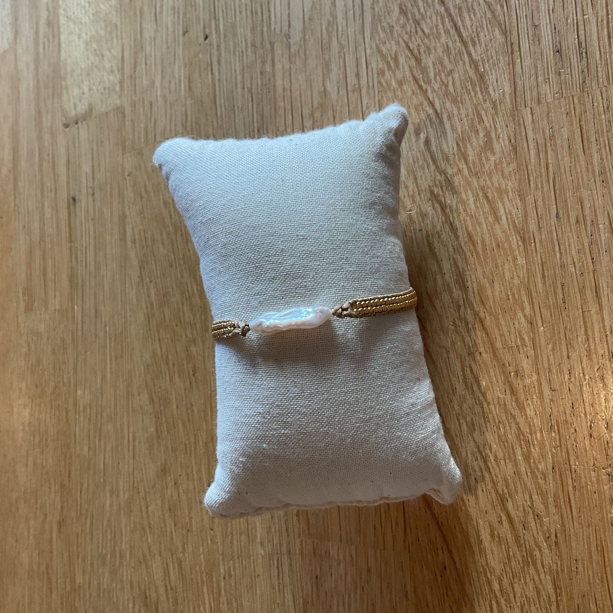 Ibu bracelet jill gold pearl