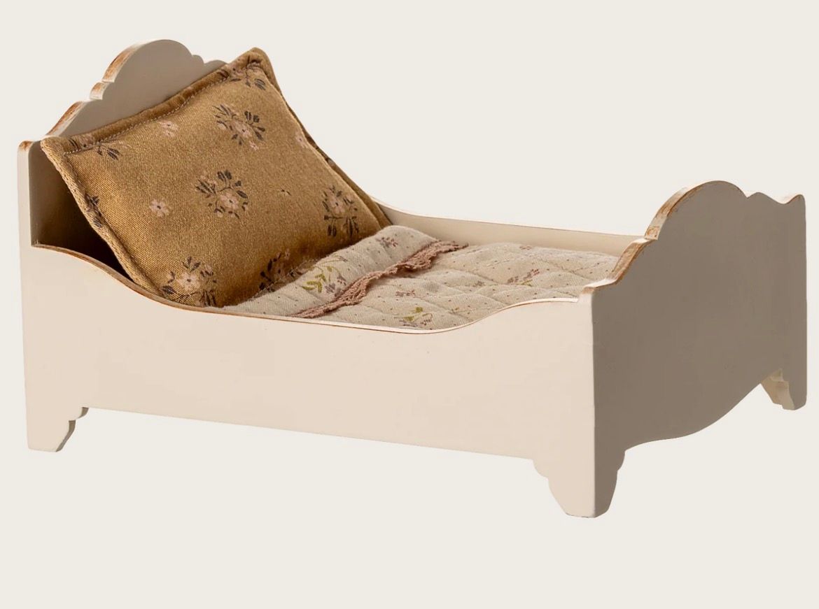 Maileg bed mouse off white wood