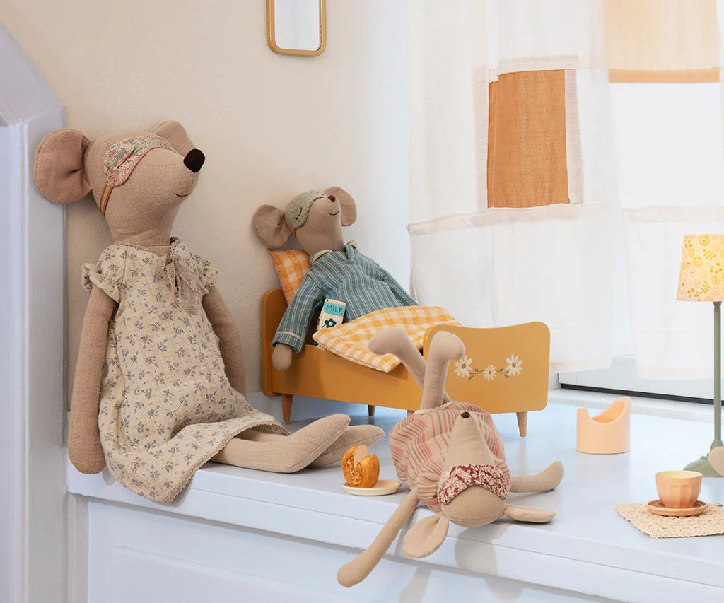 Maileg medium mouse nightgown