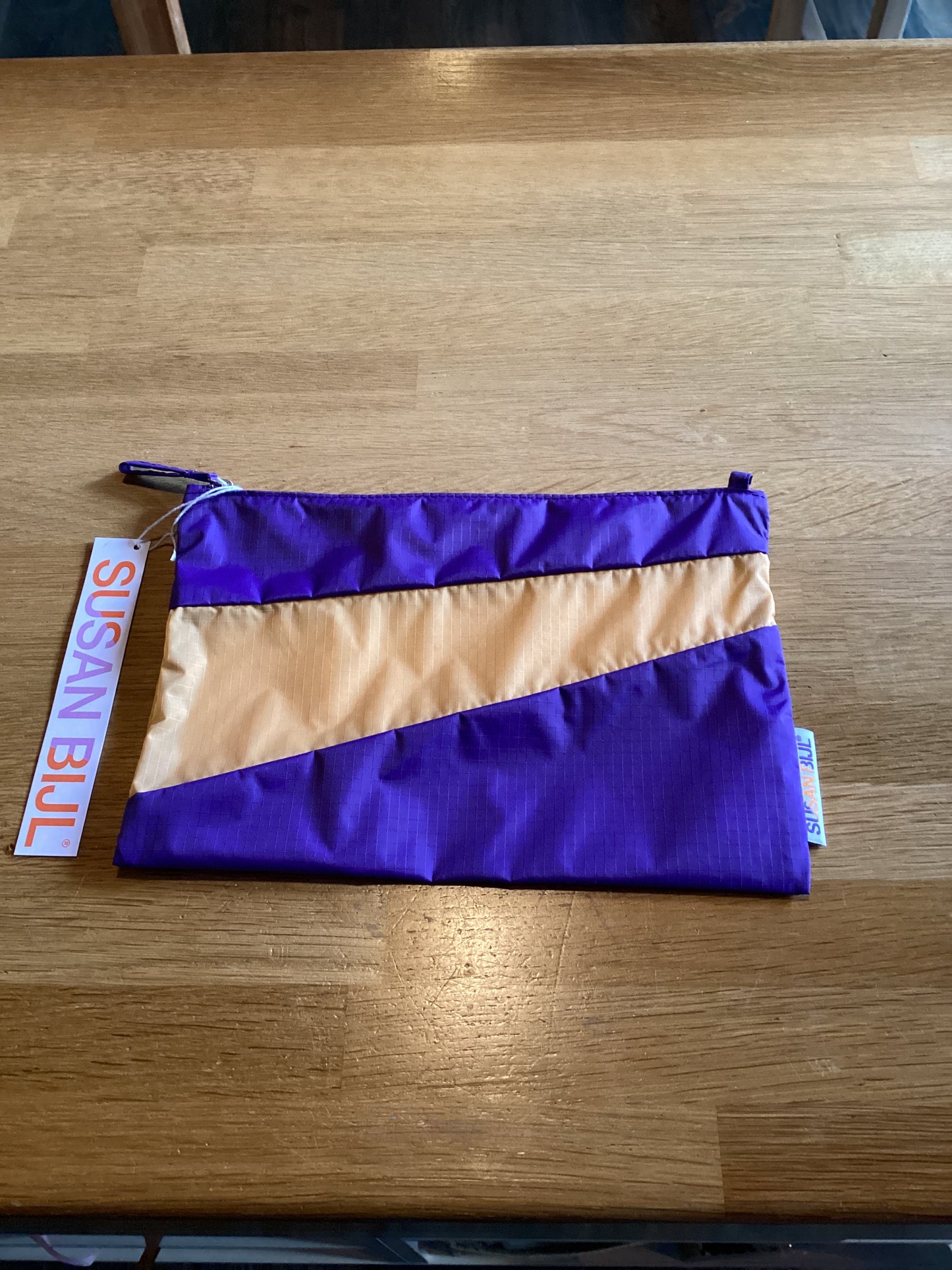 The new Pouch paars/ oranje medium