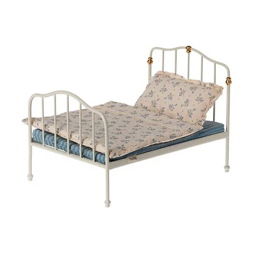 Maileg bed mouse