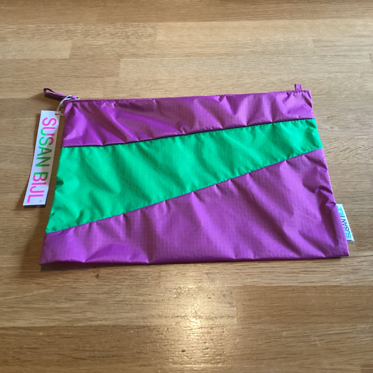 The new Pouch echo&greenscreen Large