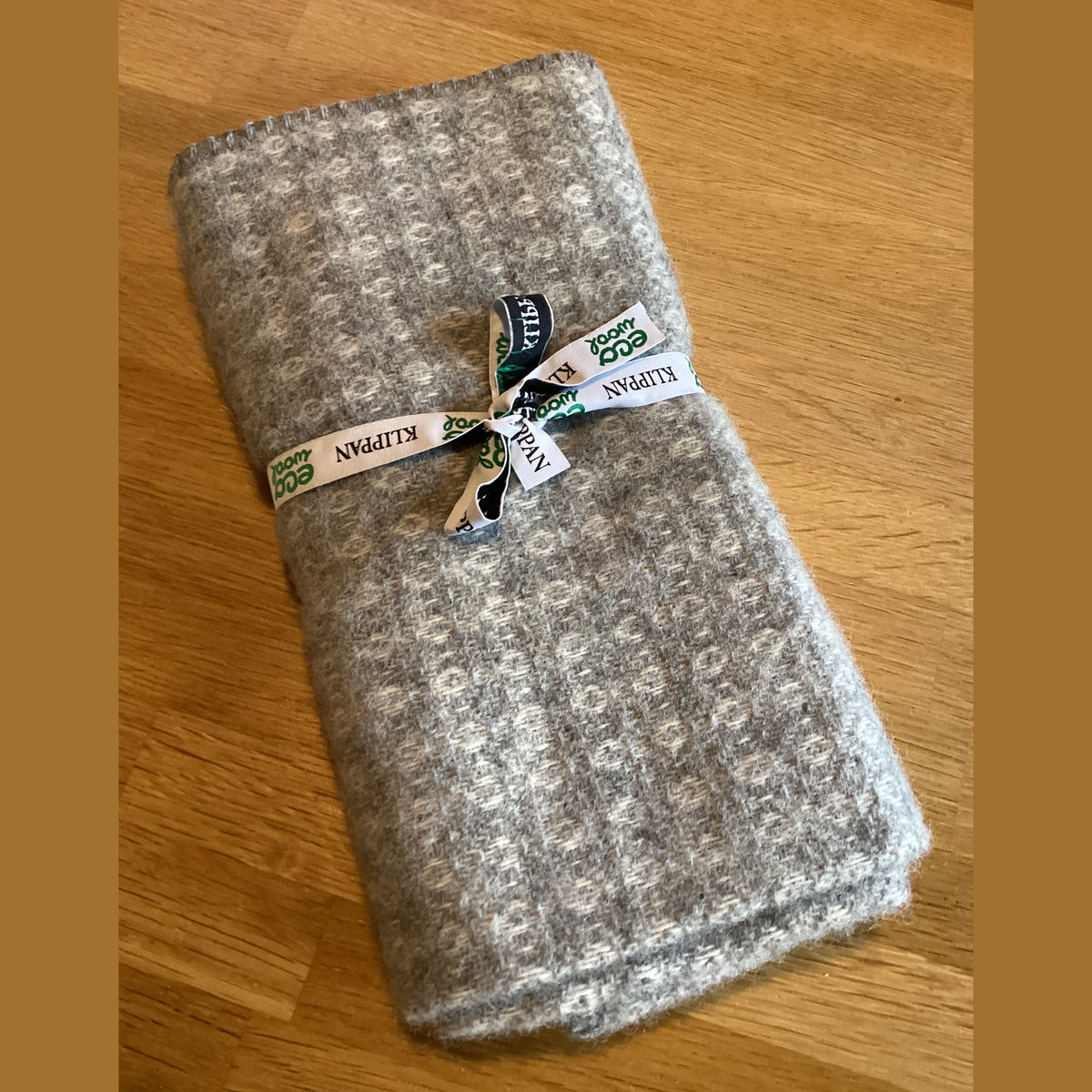 Klippan knut baby light grey woven woog throw