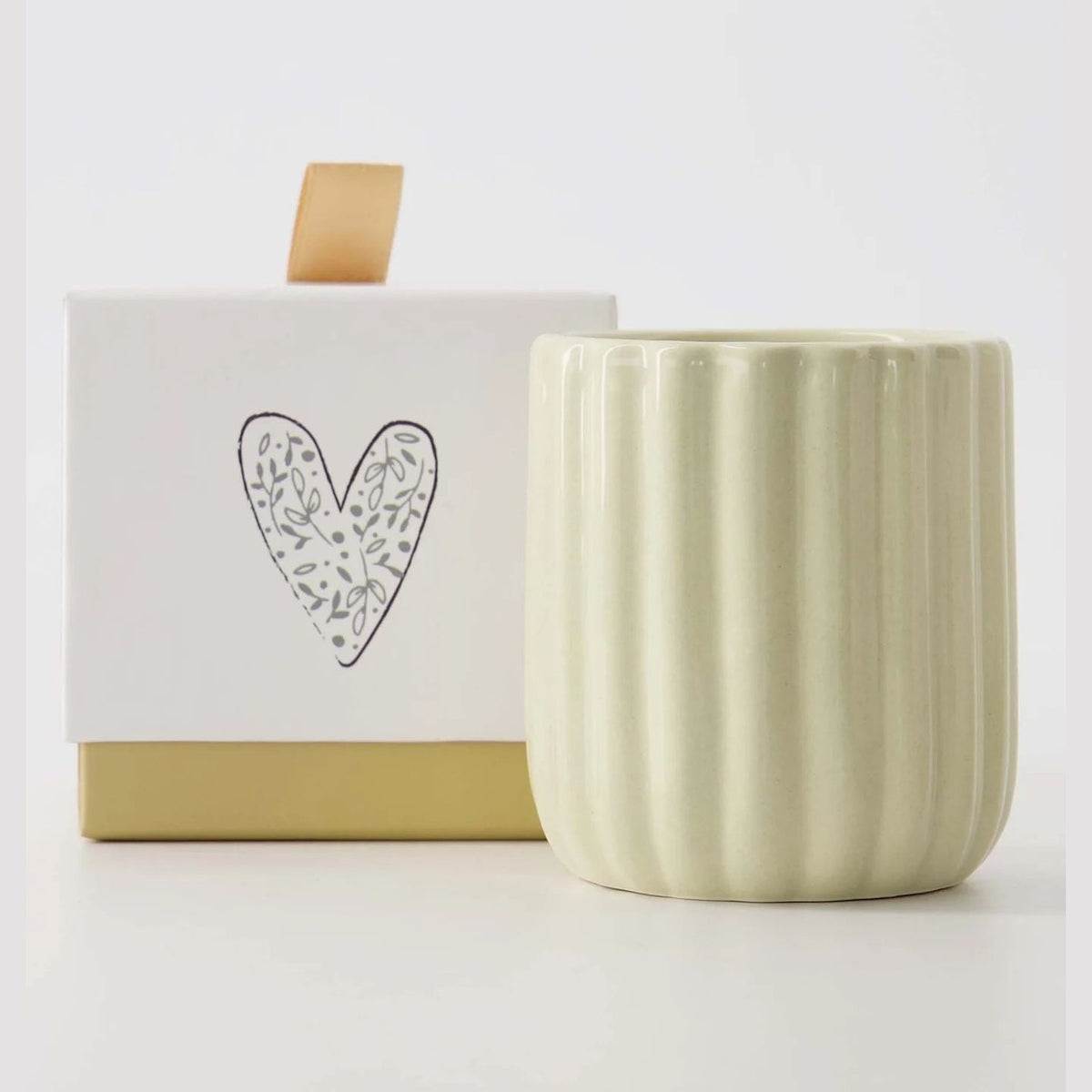Geurkaars keramiek in doosje hartje beige