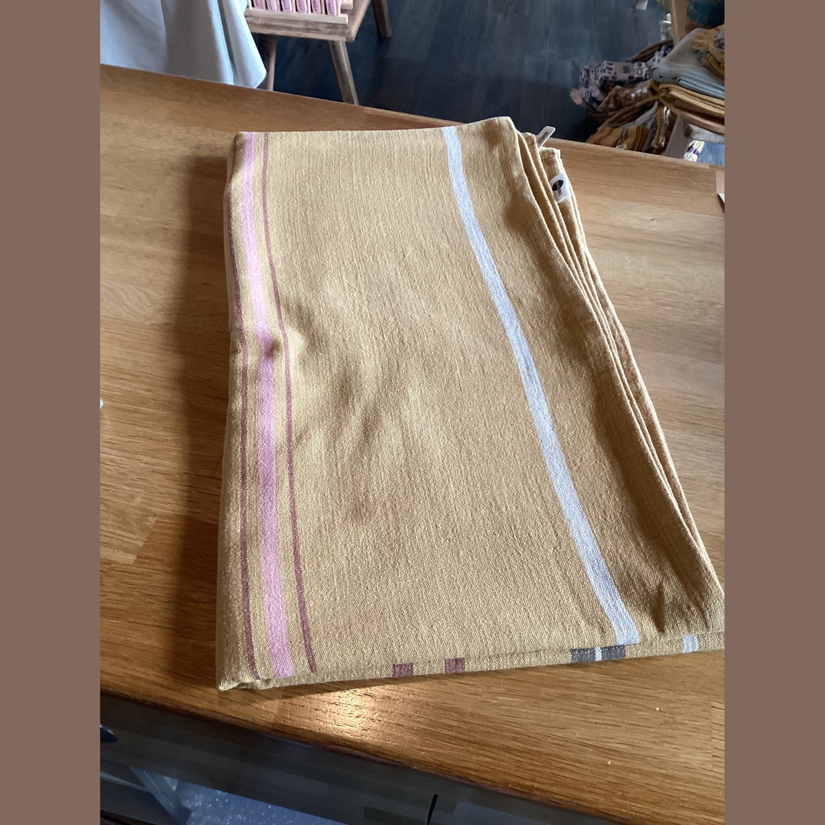 Streep tafelkleed mosterd