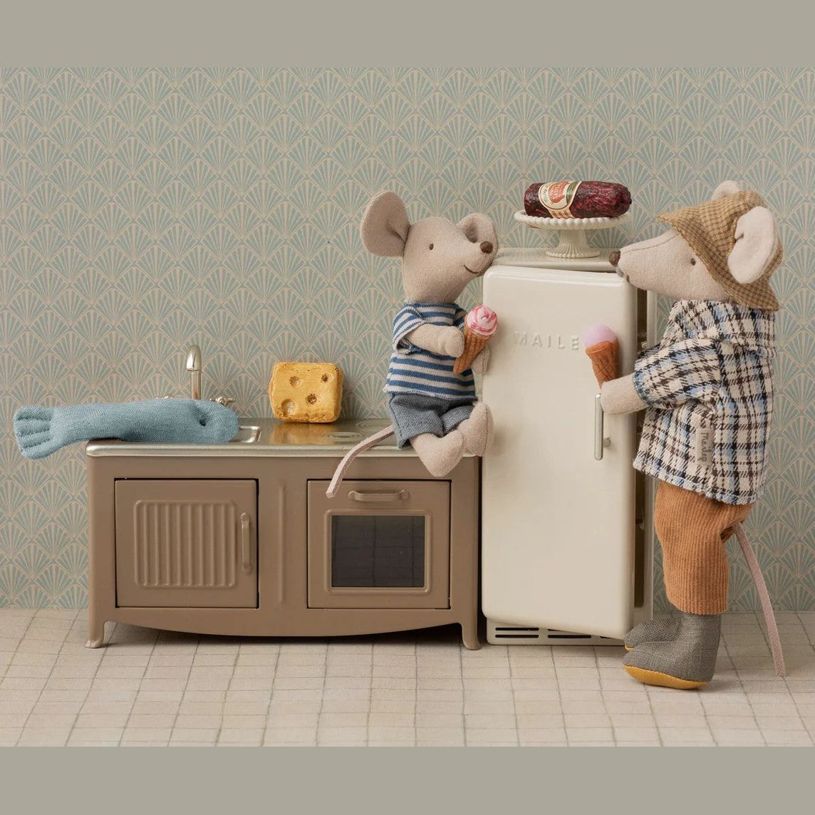 Maileg granddad mouse