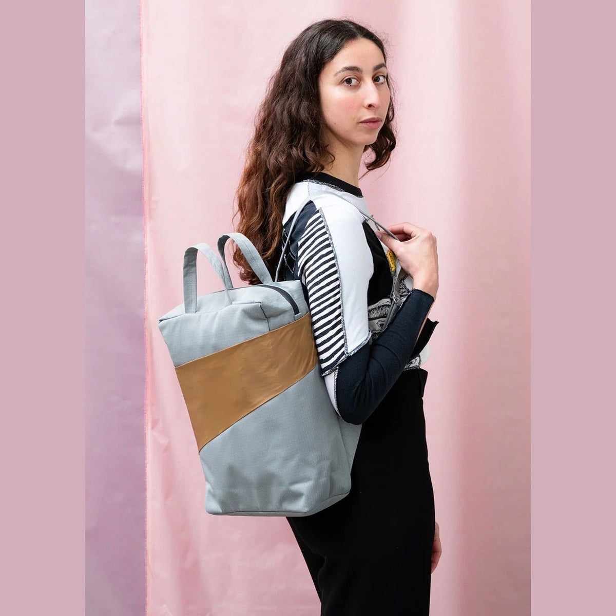 Susan Bijl the new backpack Grey & Camel