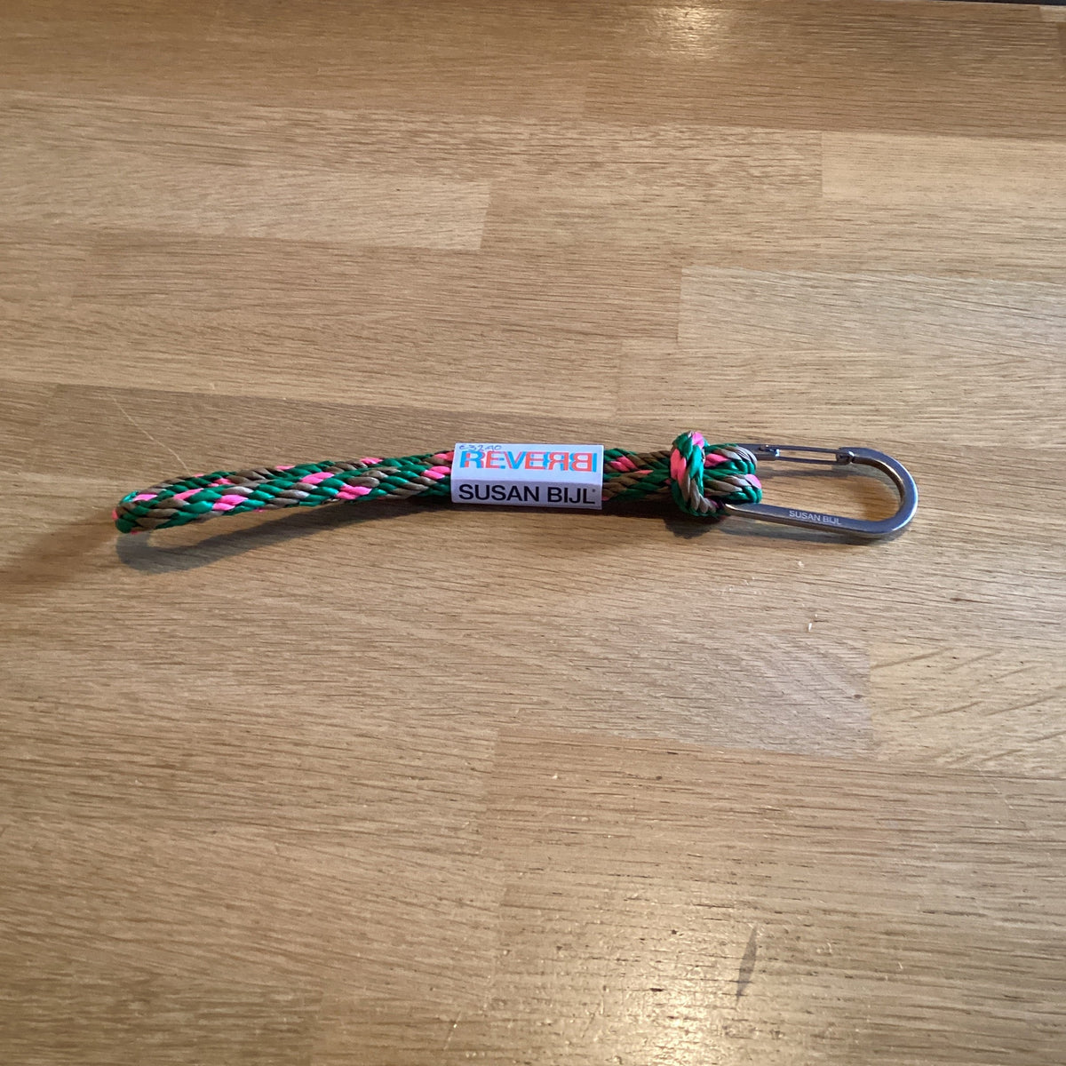 The New Kumihimo Keychain Wena & Fluo Pink