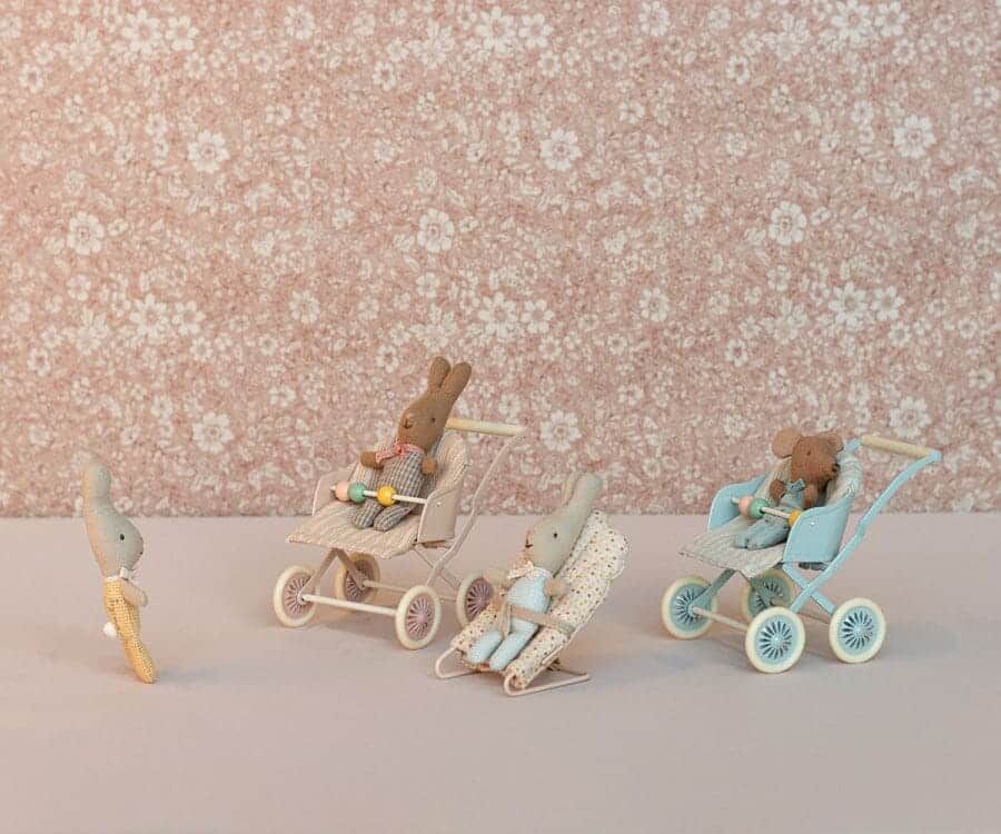 Maileg Stroller baby mouse rose