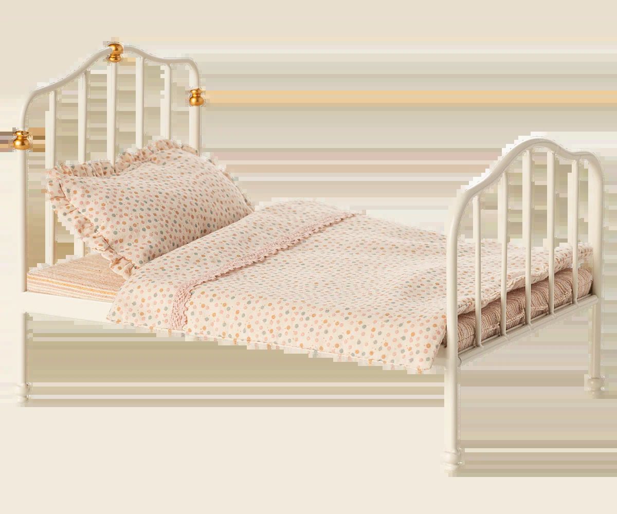 Maileg vintage bed mouse off white