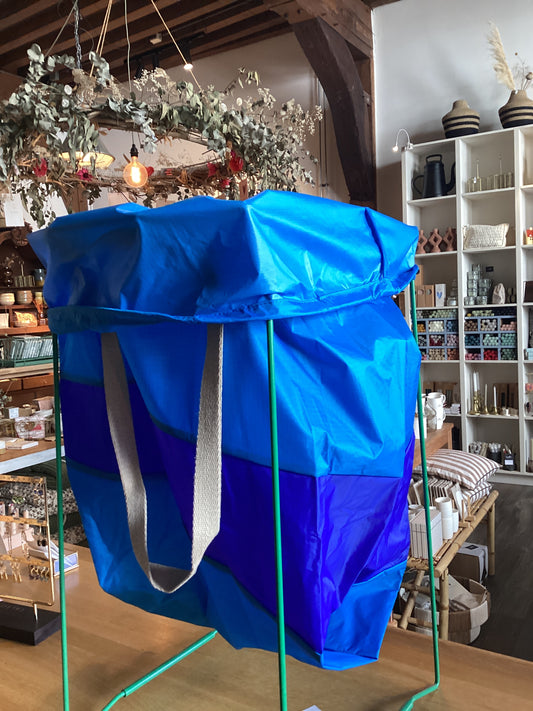 Susan Bijl the new trash bag wave & yves