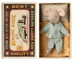 Little brother mouse in match box magneet