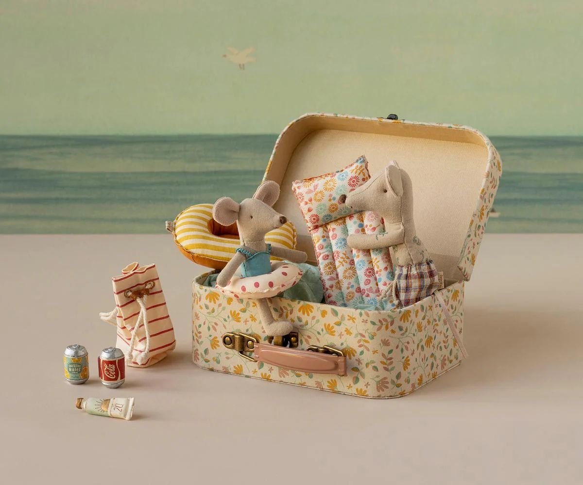 Maileg beach mouse with air mattress dad flower