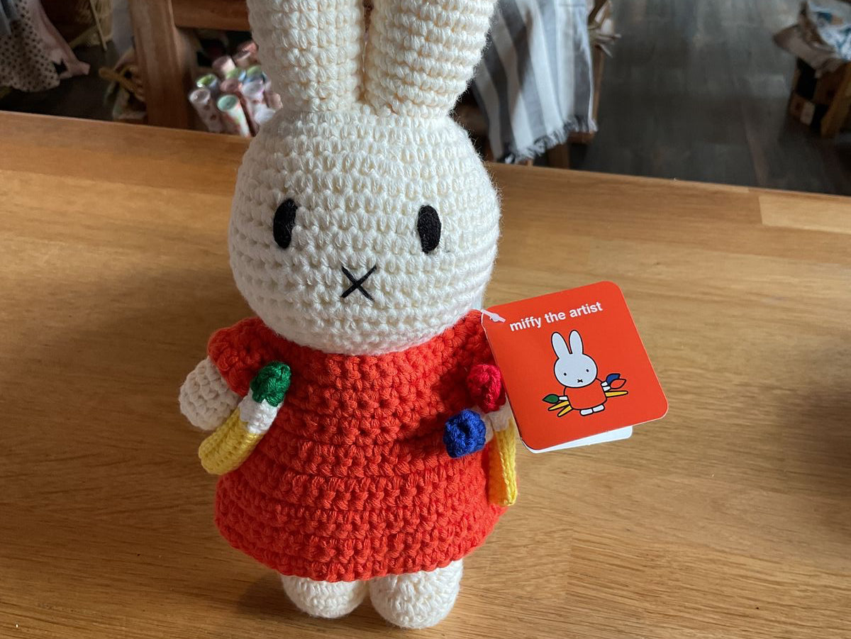 Just dutch miffy / nijntje handmade and her artist outfit