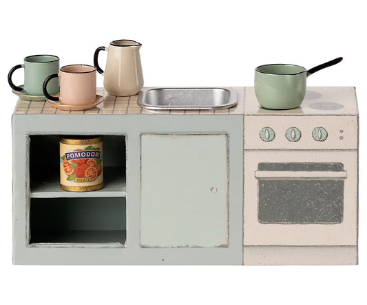 Maileg kitchen counter mouse