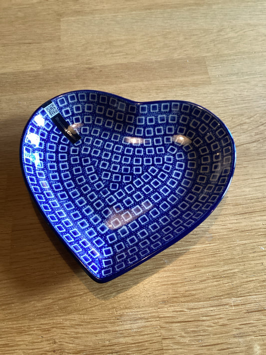 Dish heart blue diamond medium