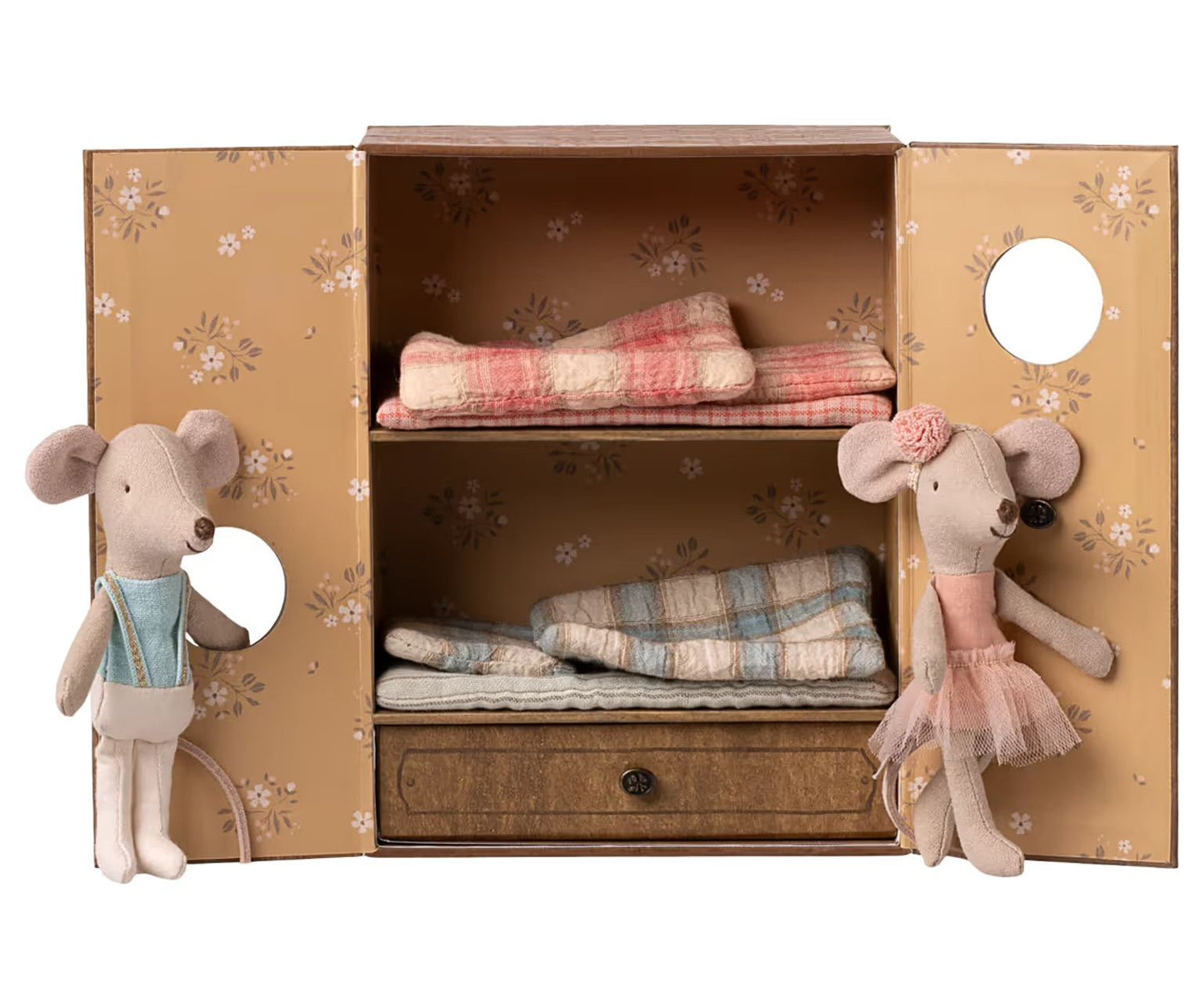 Maileg Ballet mice in dance studio with little sister and brother