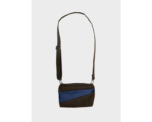 The new Bum bag mud & navy Small