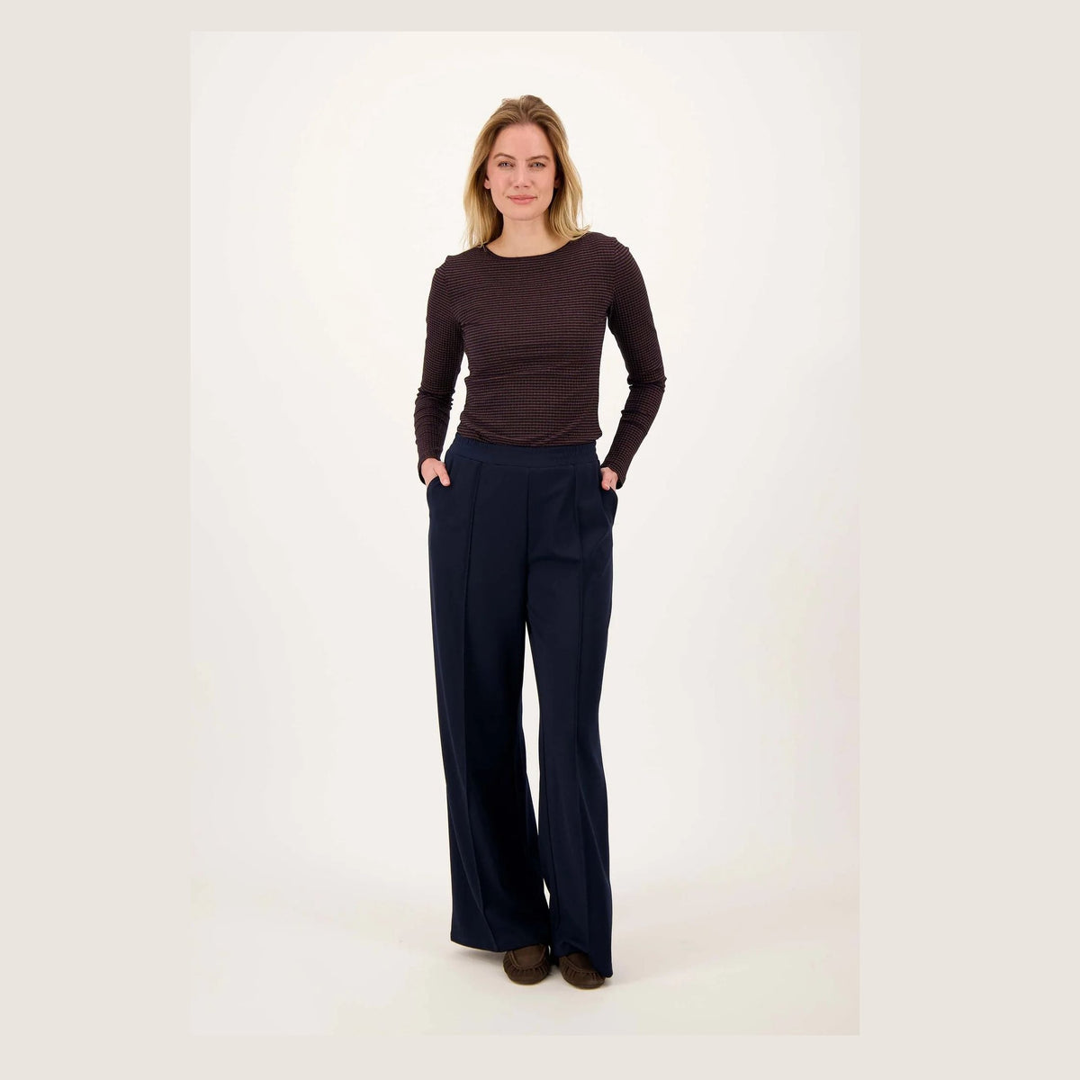 Zusss Broek met superstretch en naad middenvoor