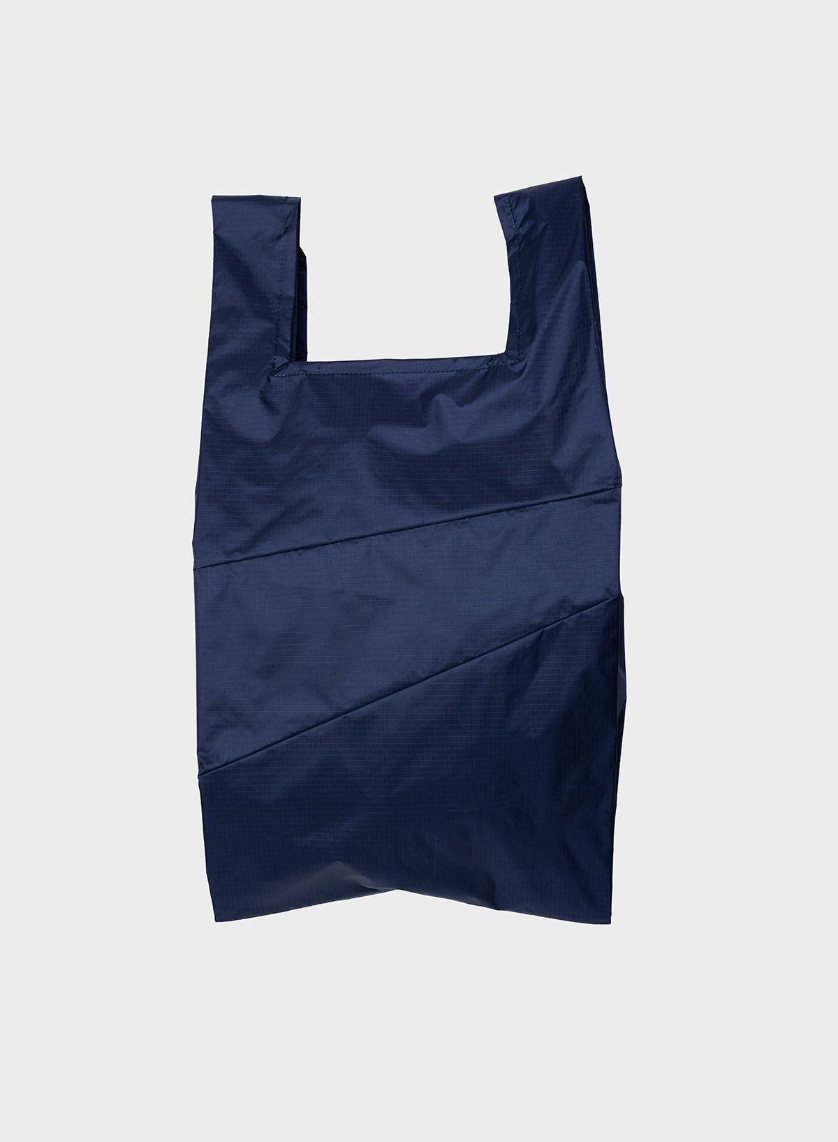 The new shopping bag mono water large