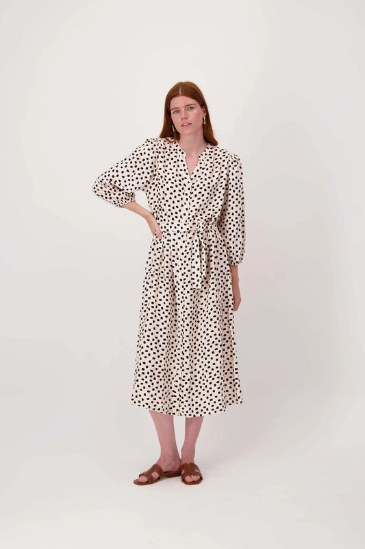 Zusss jurk met witte stippen korte mouw off white / zwart