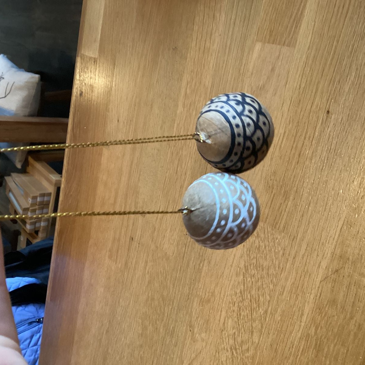 handpainted papier-mache kerstballen  set 2 naturel