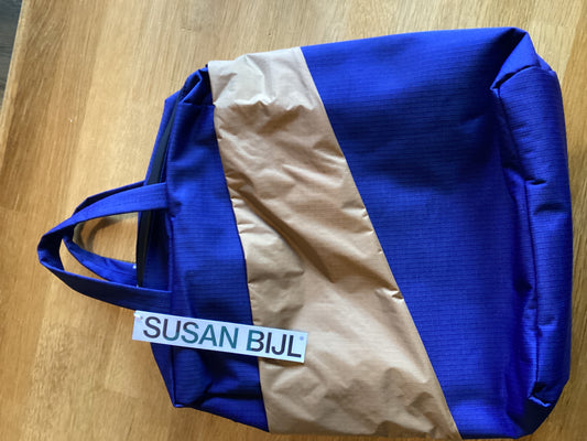 Susan Bijl the new backpack navy & camel