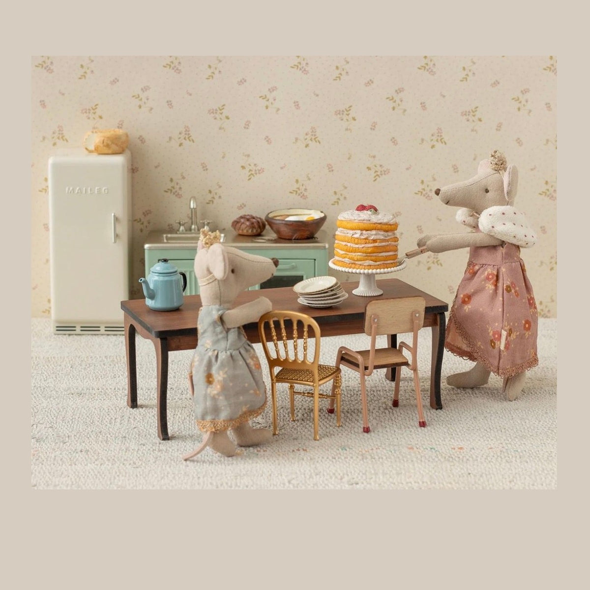 Maileg party cake and cake stand mouse