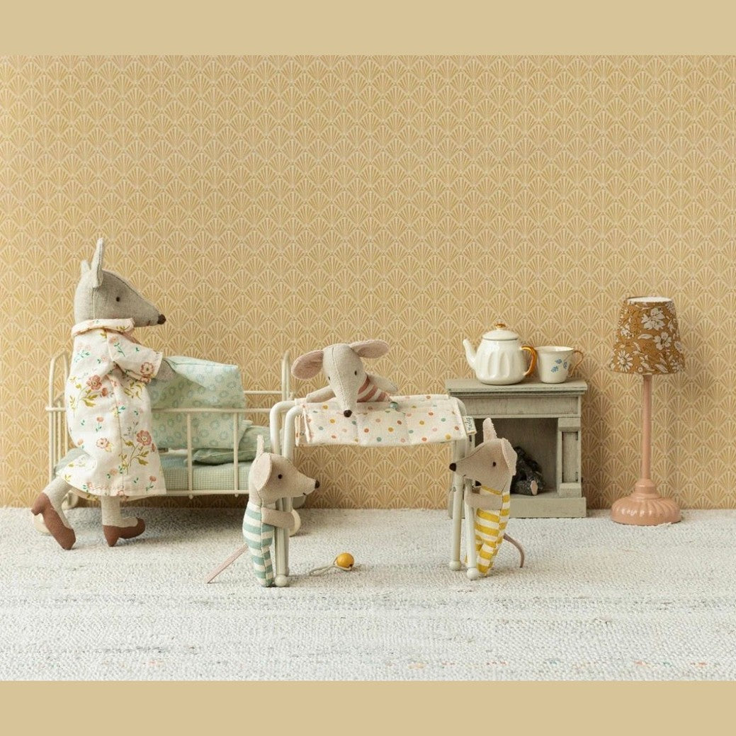 Maileg nursery table baby mouse off white