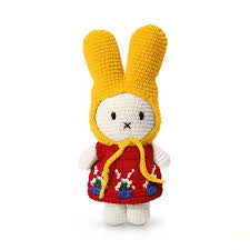 Miffy / Nijntje and her windmill dress + yellow hat