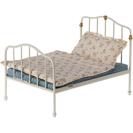Maileg bed mouse