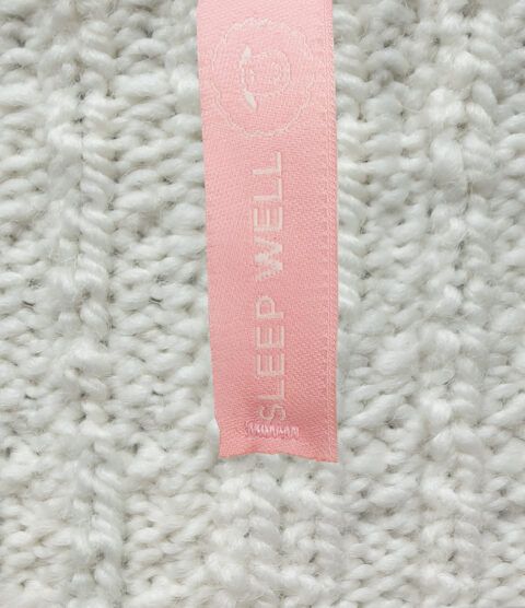 sox3629 SleepWell  medium  offwhite wol pink 34-36