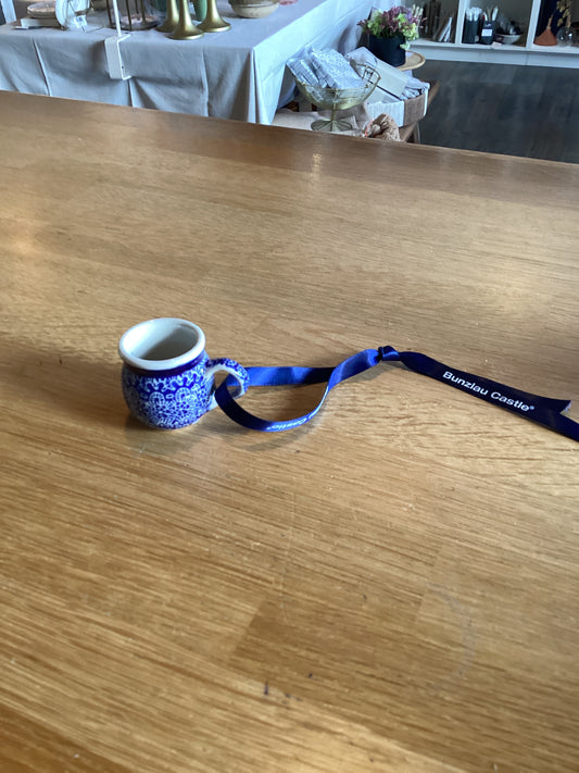 Hanger mug lace