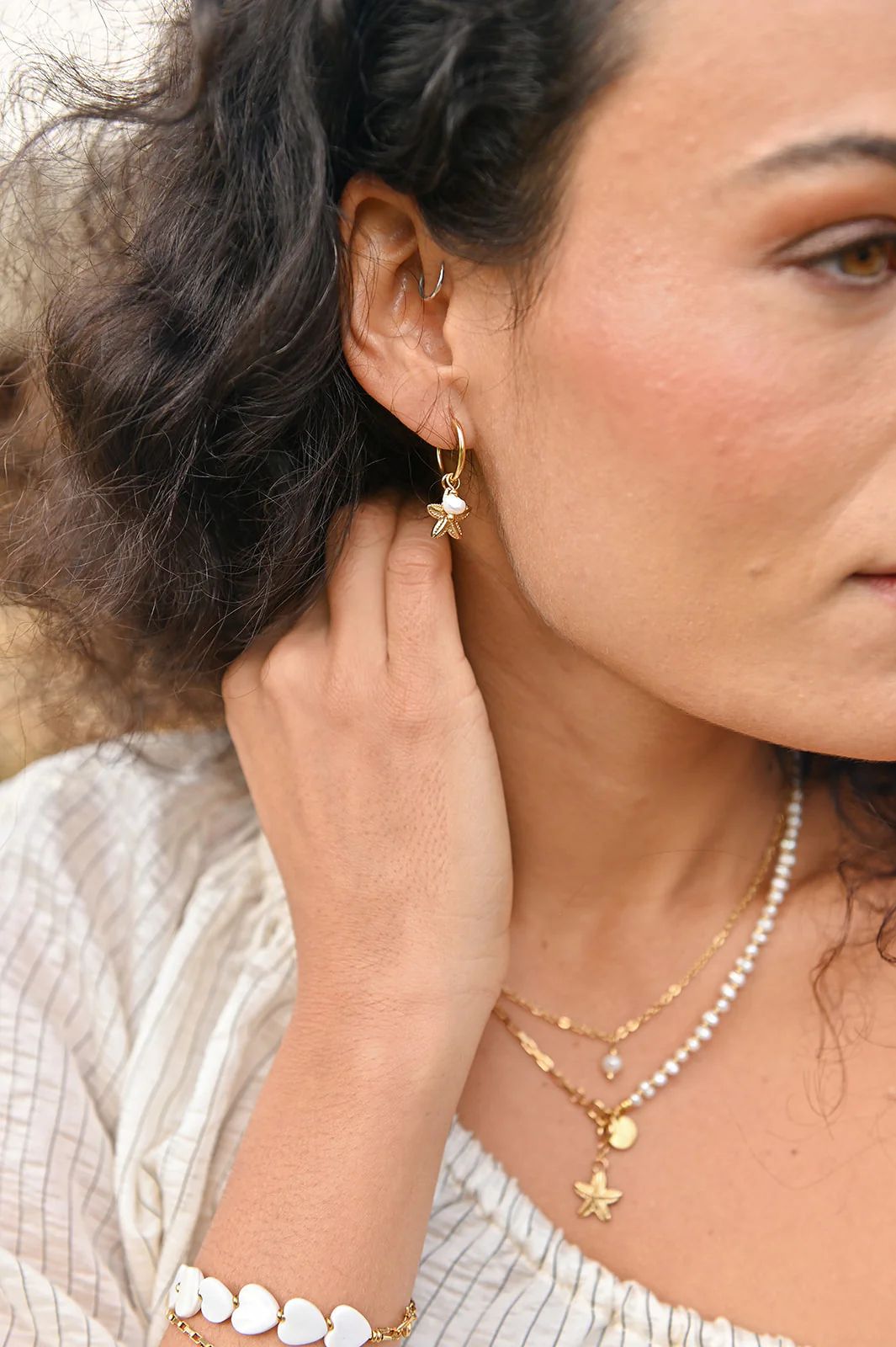 Solid Gold earring starfish. 4mm facet