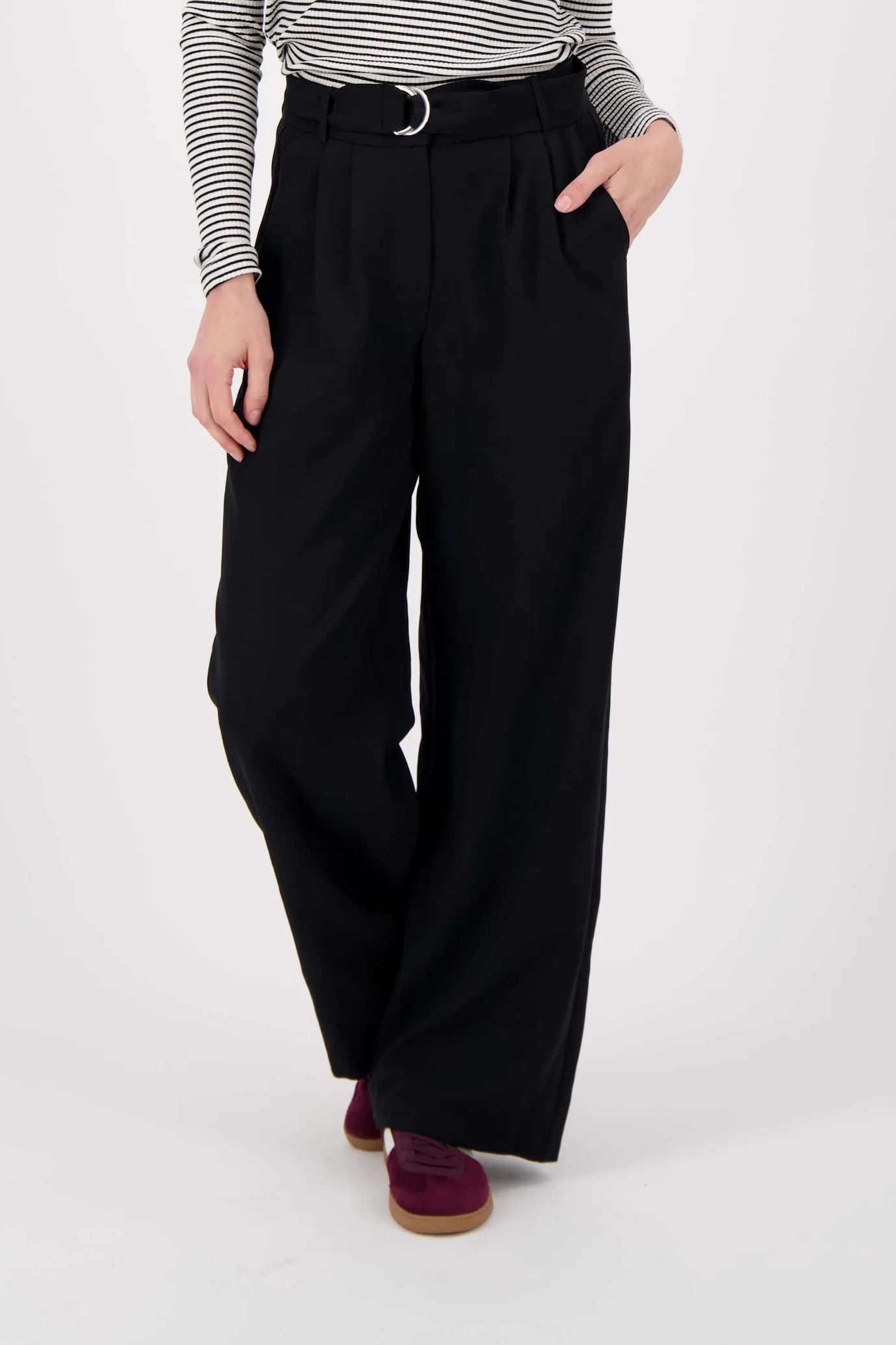 Wijde broek met ceintuur zwart