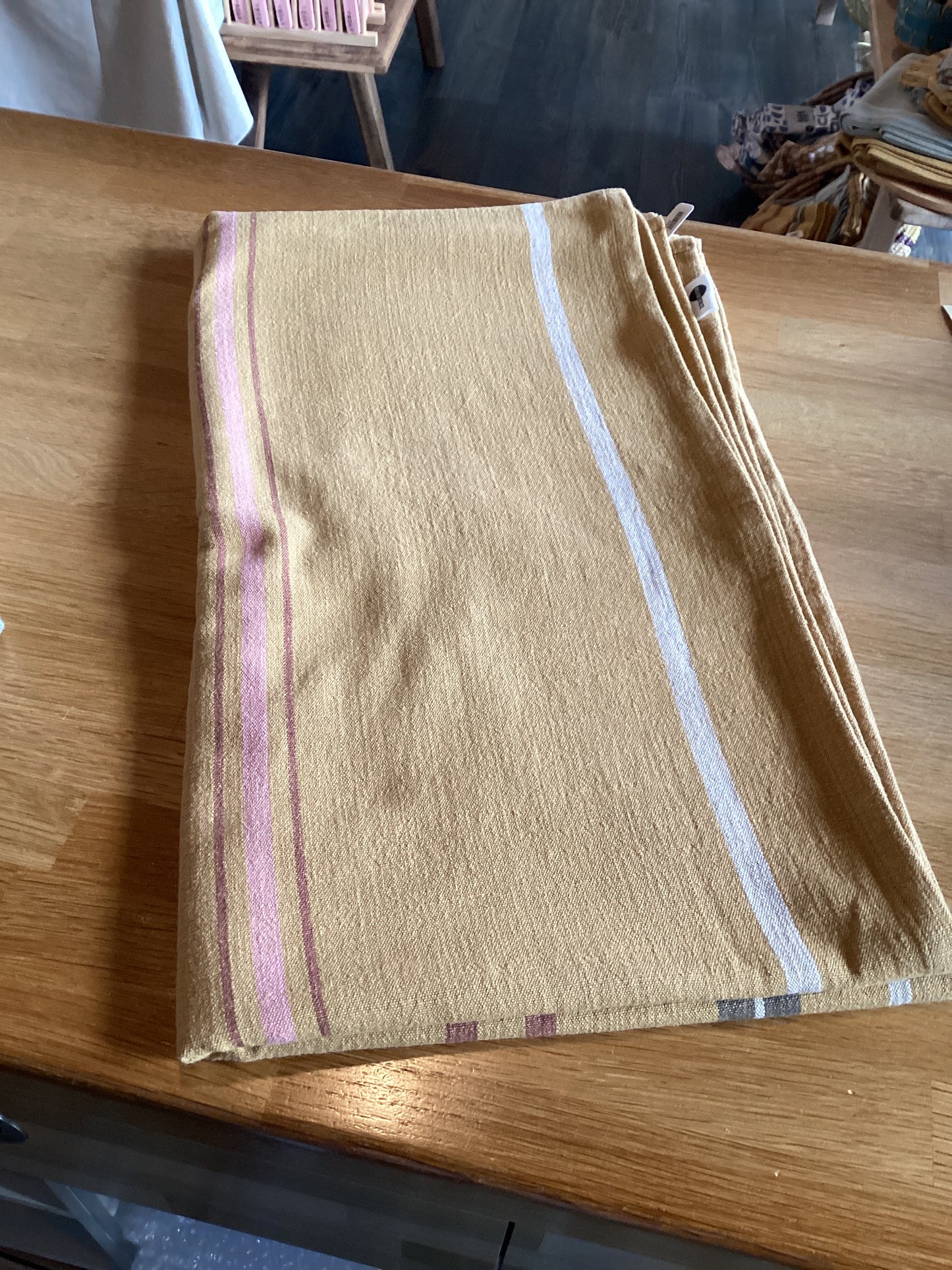 Streep tafelkleed mosterd