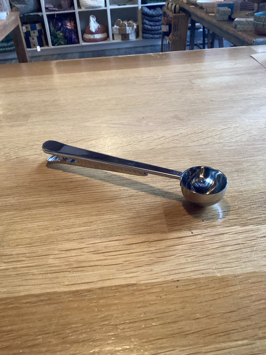 Thee lepel met knijper