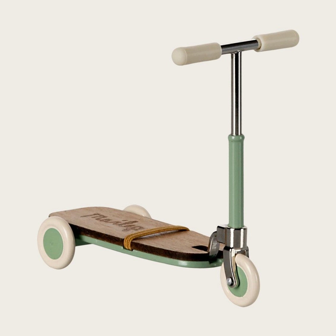 Maileg kick board mouse mint